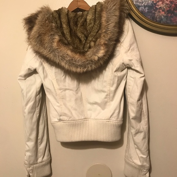 A&F with faux fur hood - Picture 3 of 7